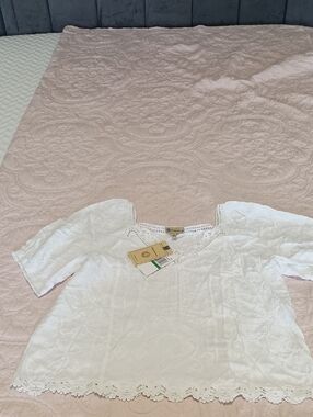 Democracy White Lace-Trim Cotton Blouse